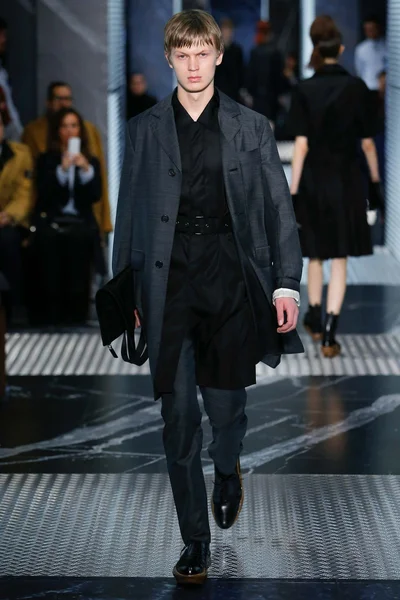 Look 7